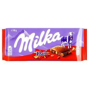 Шоколад молочный с кусочками хрустящей карамели с миндалем Милка, 90 г 4676550 фото